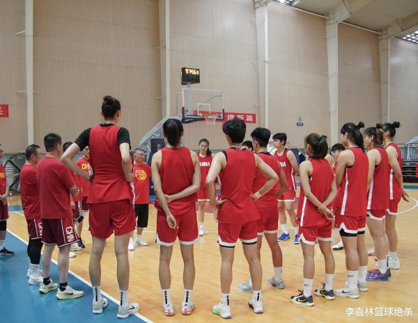 智选+ 中国女篮热身赛来了! 2米26张子宇备战, 18岁1米75篮板王成新亮点